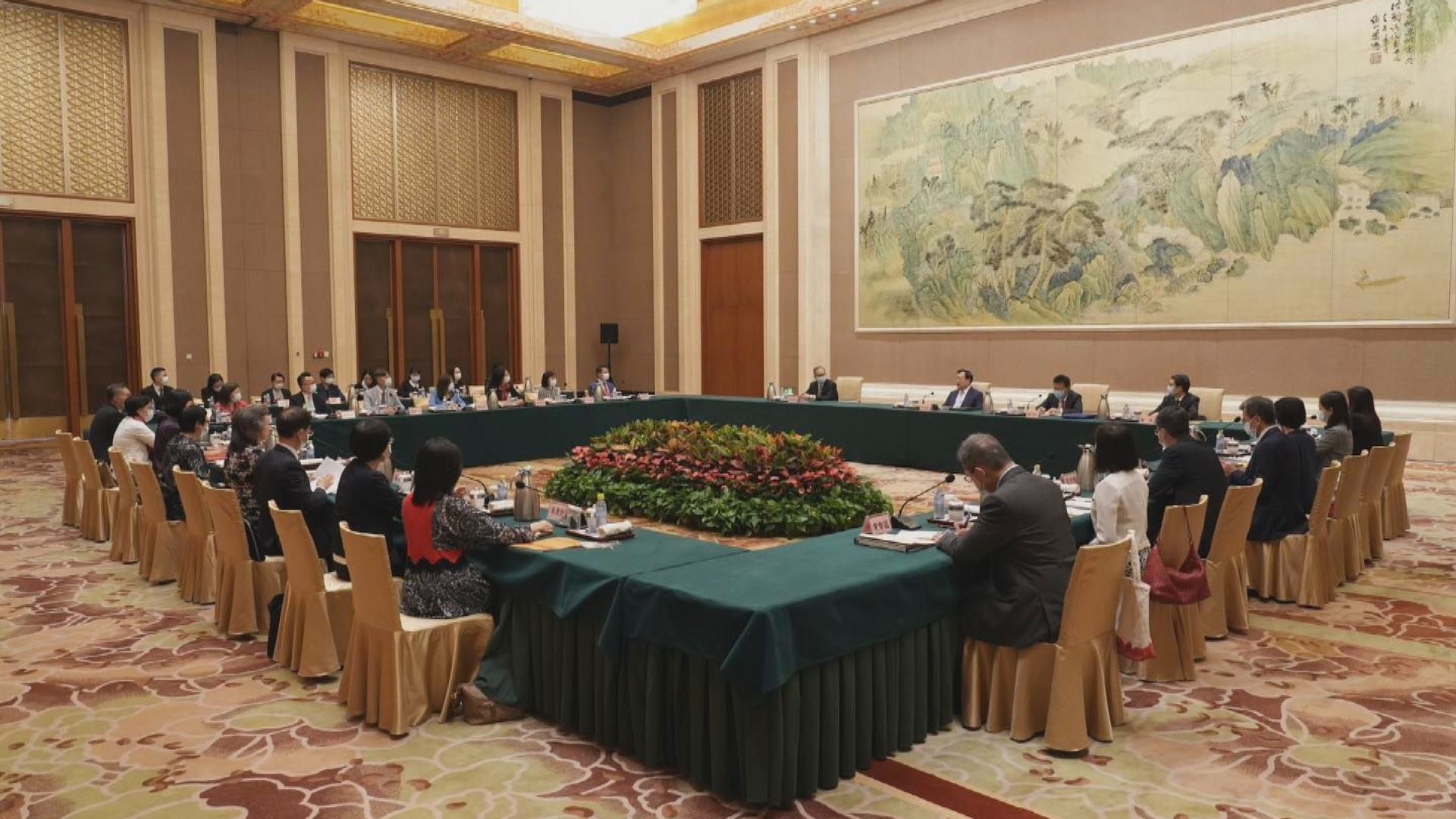 逾20名常秘及政府部門首長抵京 聽取夏寶龍座談