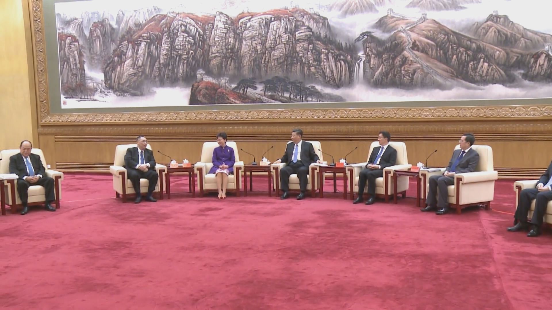 習近平：港澳地位突出發揮不可取代作用