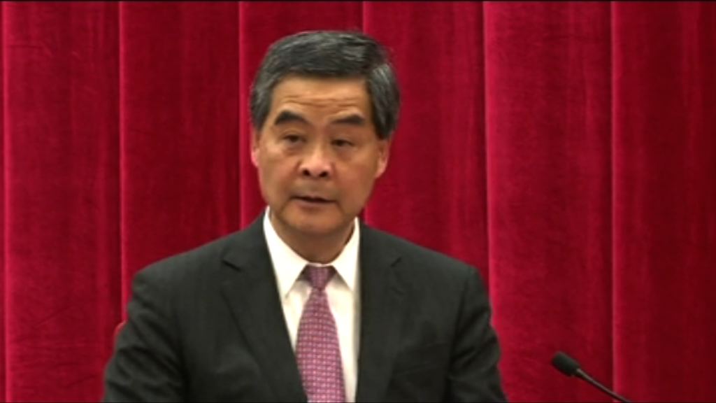 梁振英：香港民主不能與外國比較