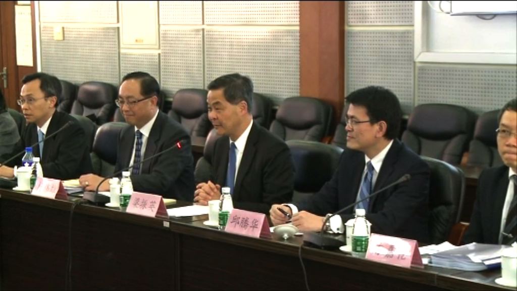 梁振英：立法會拉布令楊偉雄等三年
