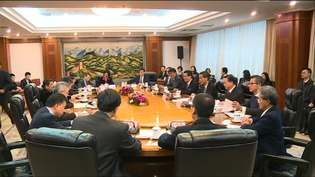 梁振英拜訪發改委　探討一帶一路政策