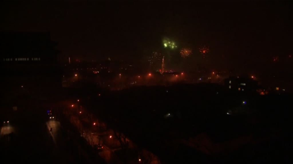 北京燃放煙花慶祝大年初一到來