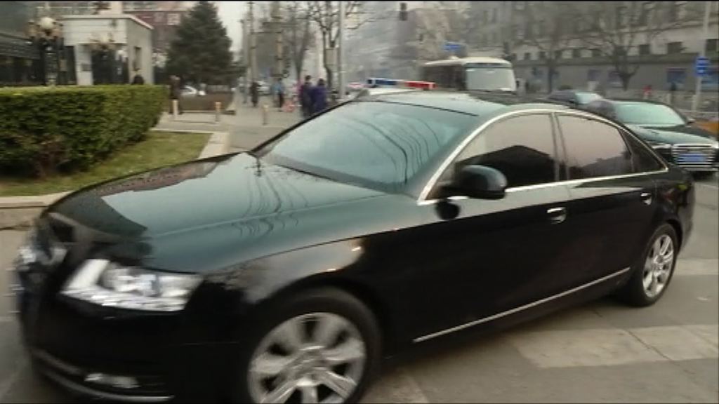 梁振英抵港澳辦與王光亞會面