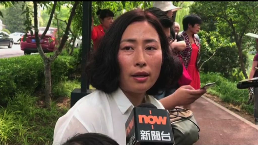 謝燕益妻子指當局圖註銷丈夫律師資格