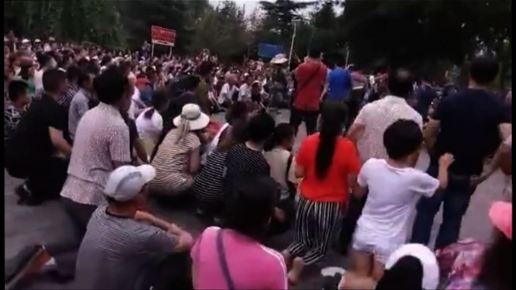 大批「善心匯」會員要求釋放負責人