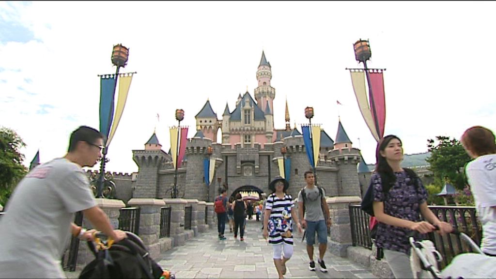 暑假優惠吸引過夜家庭旅客