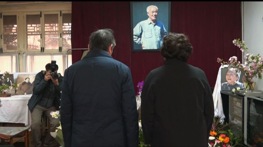 北京民眾趁清明節拜祭趙紫陽