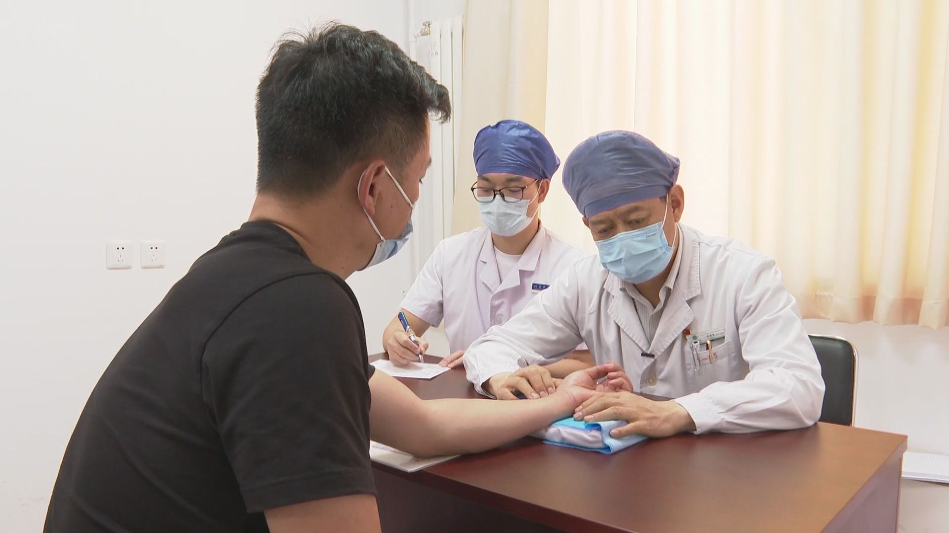 【首都專線】衞健委專家：新冠病毒輕症患者已百分百中醫治療