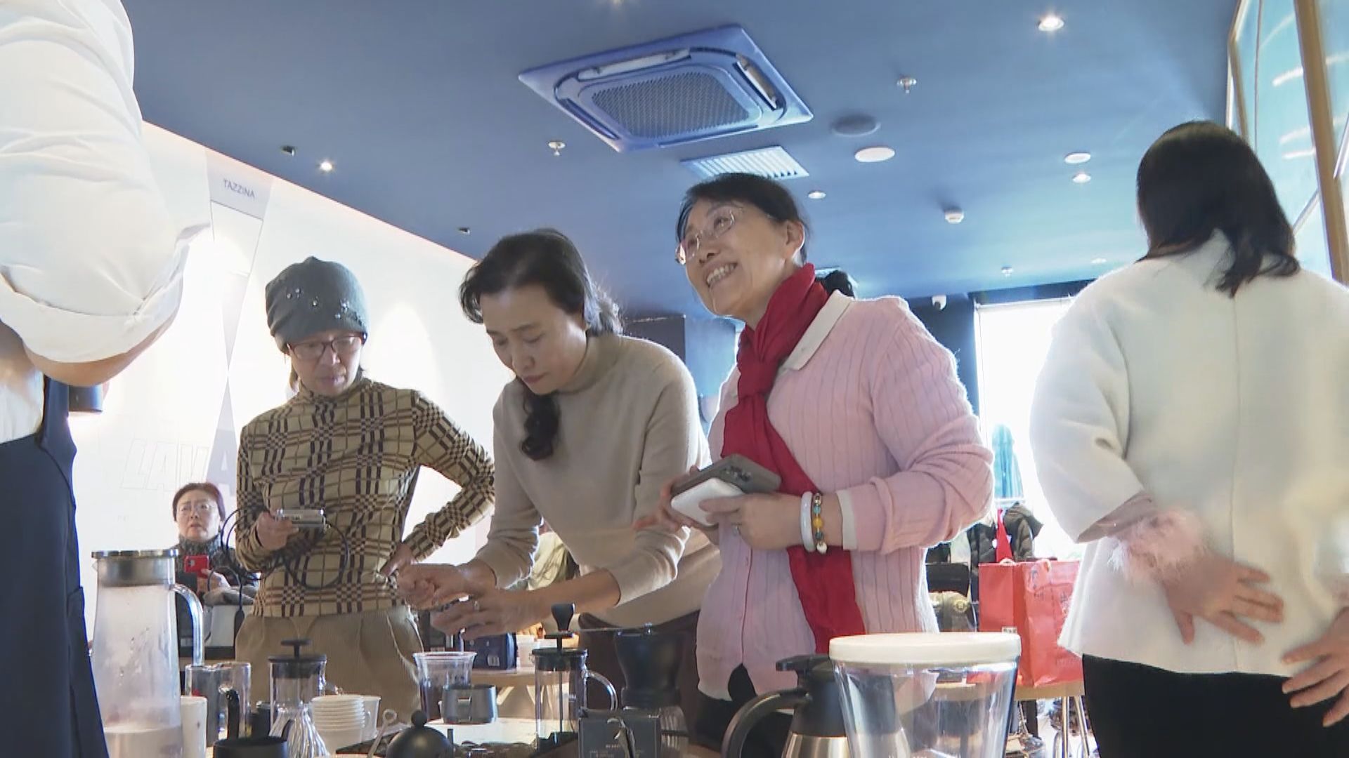 【首都專線】發展銀髮經濟機構辦興趣班　有長者再就業冀加強勞工保障