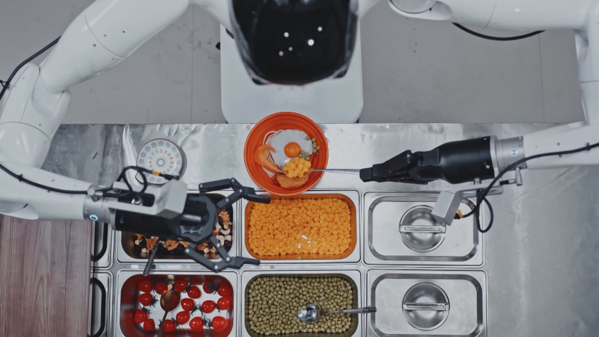 首都專線｜300多個機械人餐飲業「上崗」　打造自助服務點