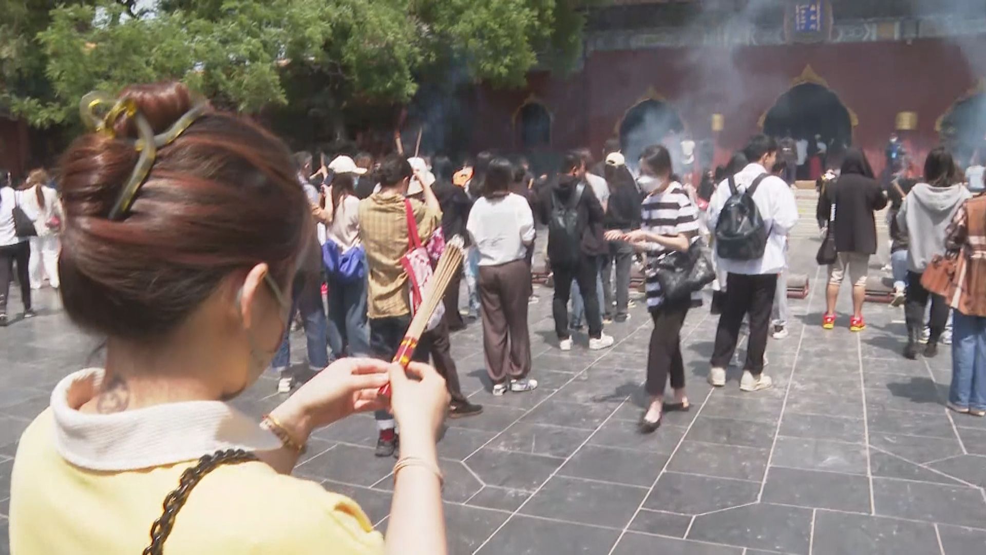 【首都專線】畢業生人數創新高 年輕人到雍和宮拜佛求工作