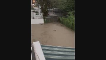 黑雨｜西貢西沙路雨水浸村屋　屋主質疑附近道路工程所致