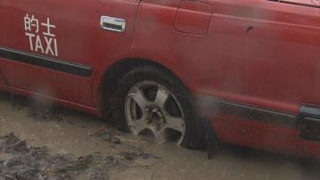 黑雨期間將軍澳敬賢里停車場嚴重水浸　車主指車輛淹沒料花數萬元維修