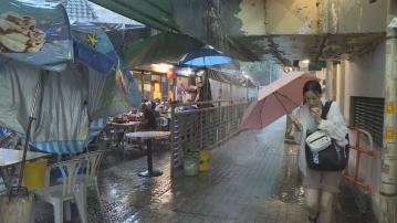 黑雨｜市民冒雨出門上班　直言為了生活都沒辦法