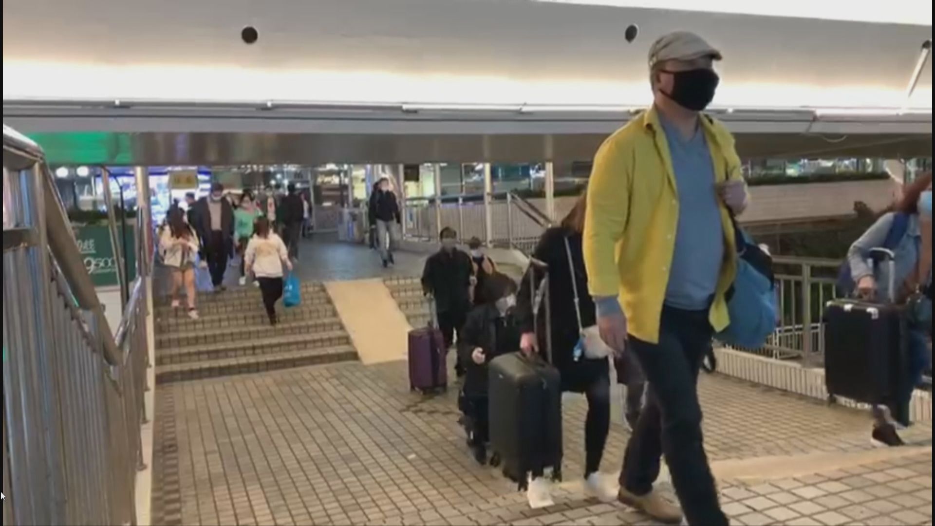 大批人趁封關前趕回深圳