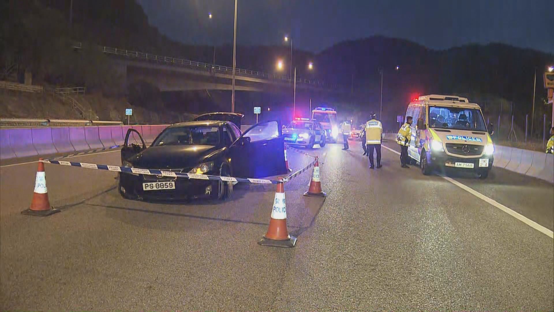 深井私家車衝警方路障　司機被捕