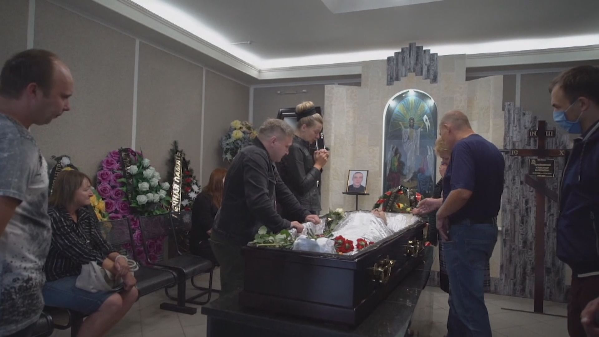 白俄羅斯民眾悼念喪生示威者　其家人指警方開槍