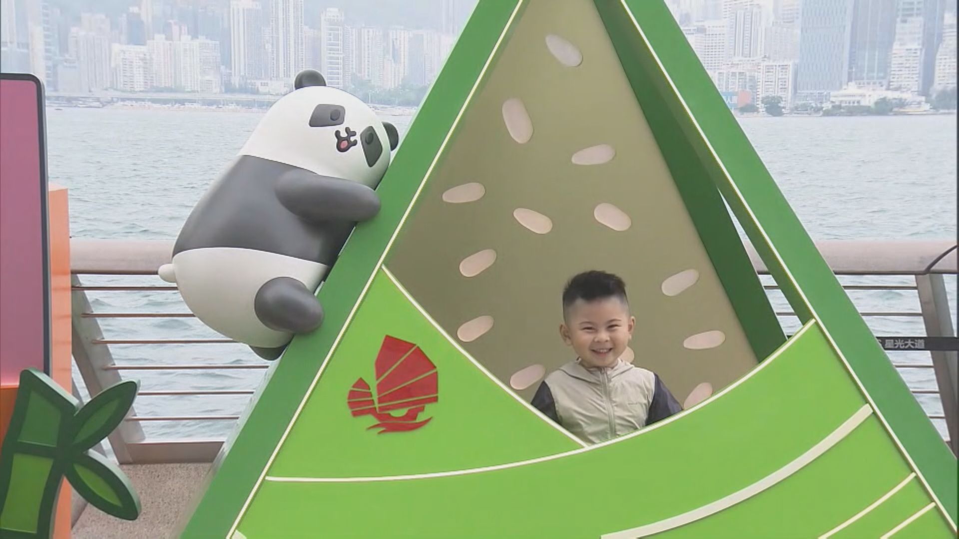 端午節內地三天連假　逾13萬內地旅客入境　有旅客到龍舟嘉年華「打卡」