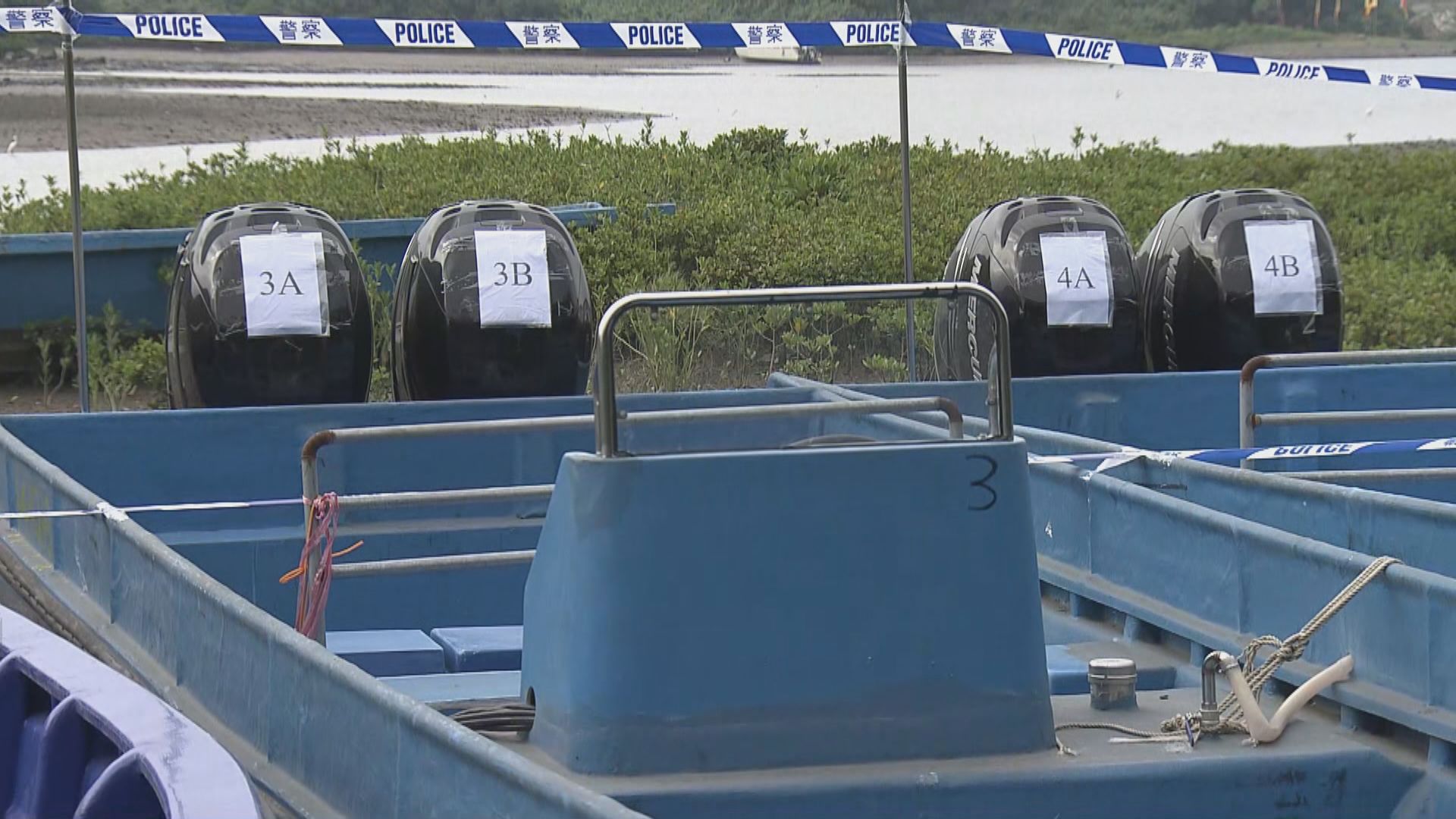 警方大嶼山大蠔灣緝獲五艘疑走私用快艇