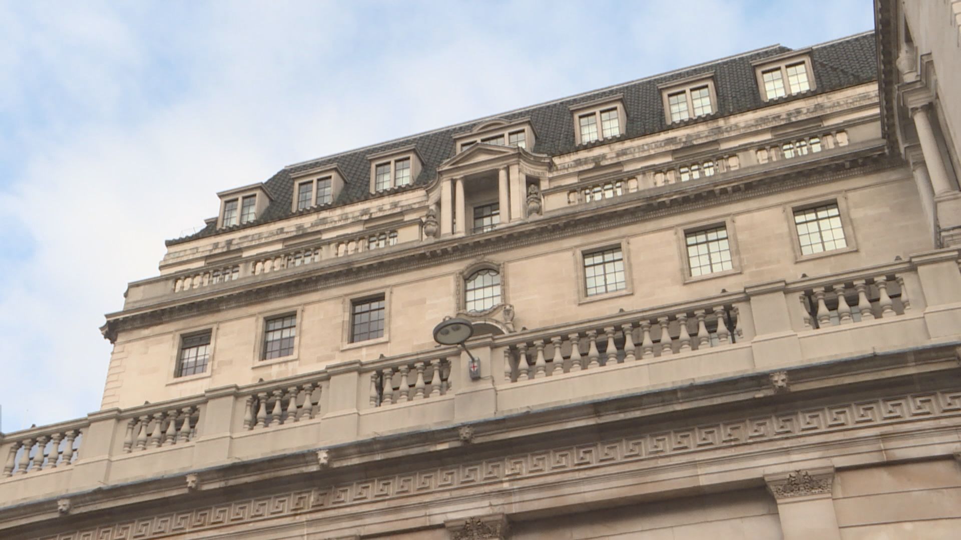 英央行宣布加息四分一厘後英鎊受壓