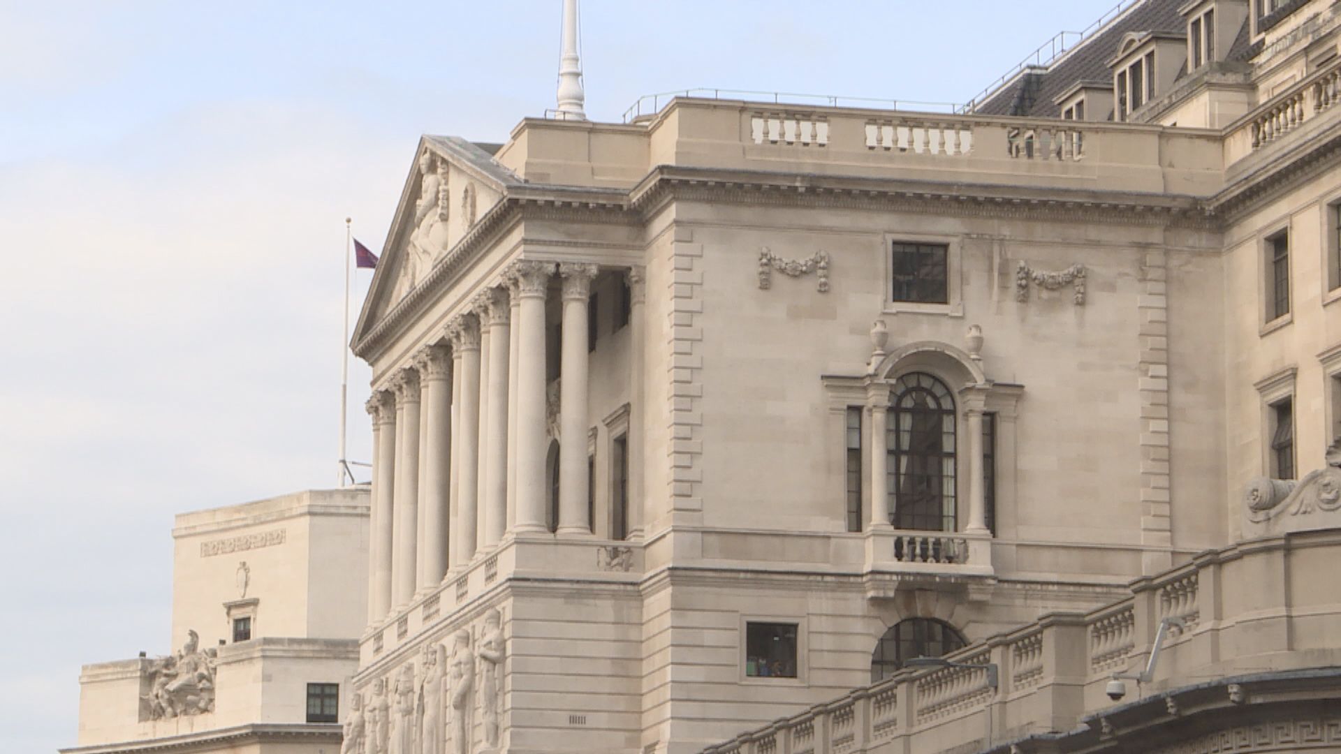 有英倫銀行官員料英國4月底前減息四分一厘