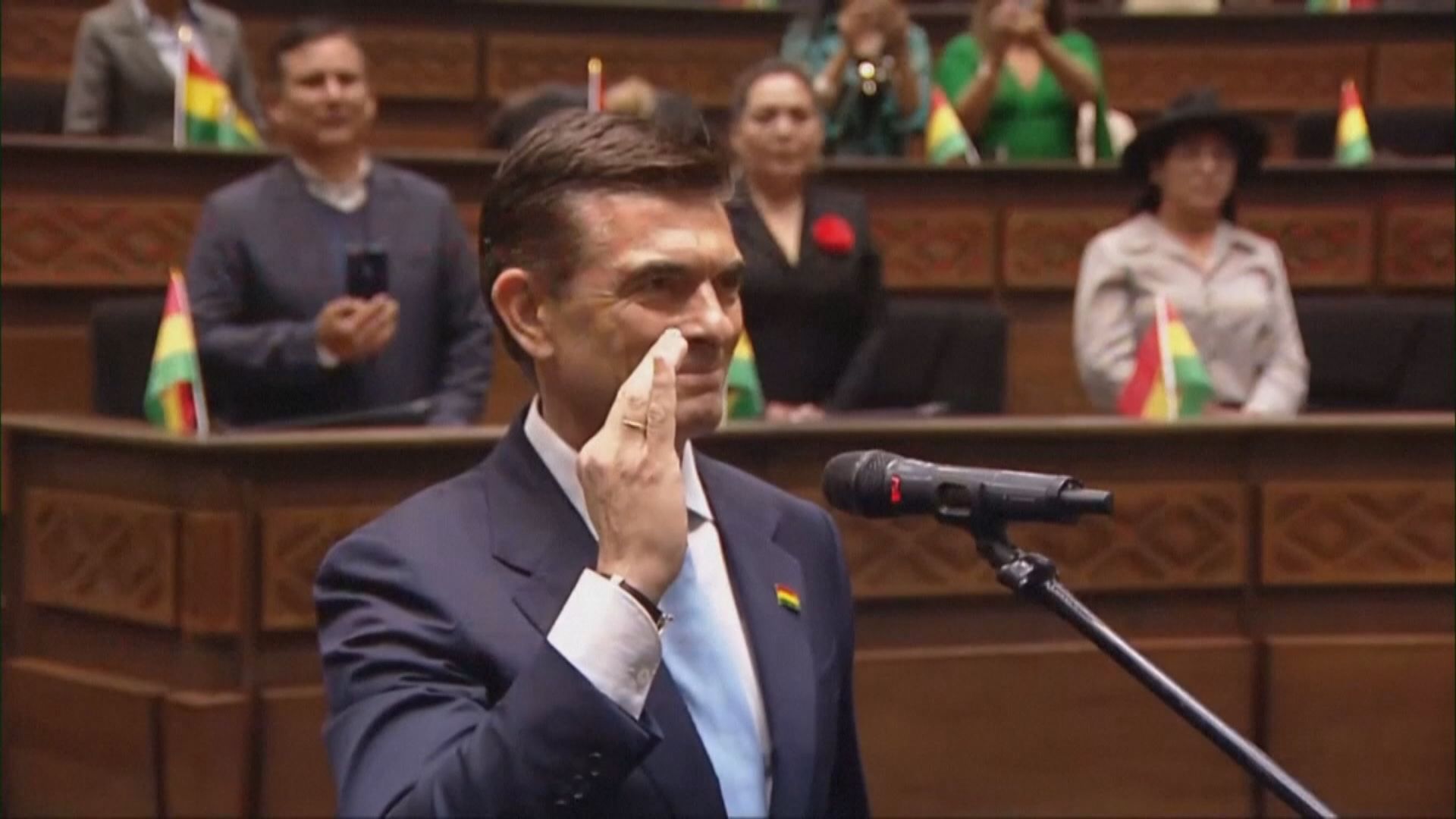 帕斯宣誓就任玻利維亞新一任總統