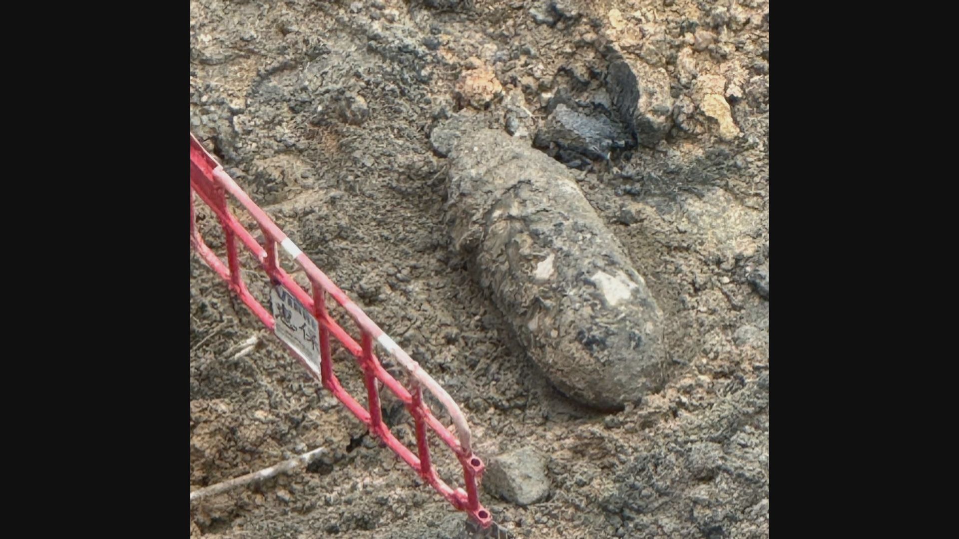 約300人疏散｜鰂魚涌濱海街地盤發現懷疑戰時炸彈　 鰂魚涌站A及B出口暫關