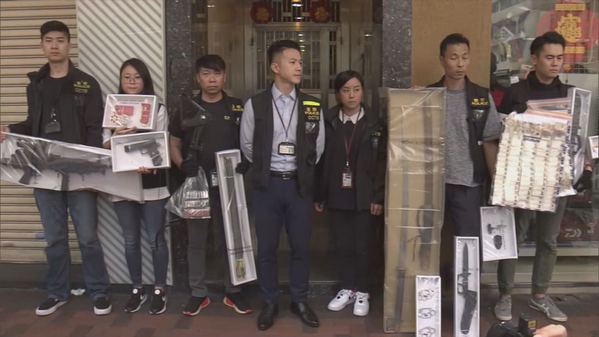 警方拘四人搜獲武器疑農曆新年集會使用