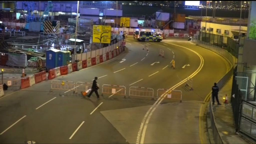 警方封鎖灣仔北一帶路段處理炮彈