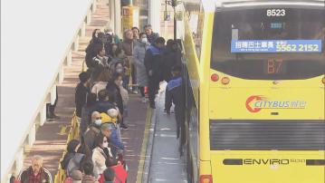 周日出境人次逾57萬 小商戶︰生意比疫情還要差