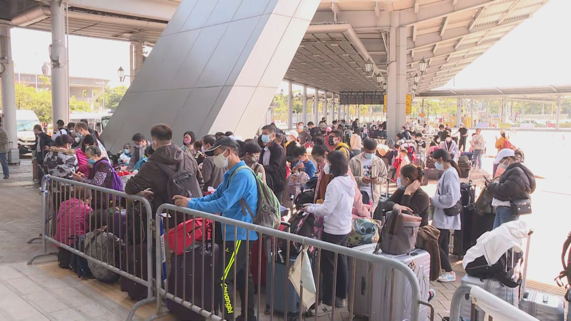 深圳灣管制站過百人未能預約隔離酒店闖關失敗滯留