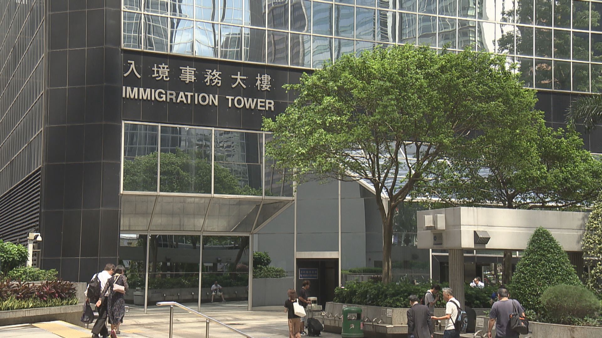 入境處：截至下午四時二萬八千人次經陸路出入境