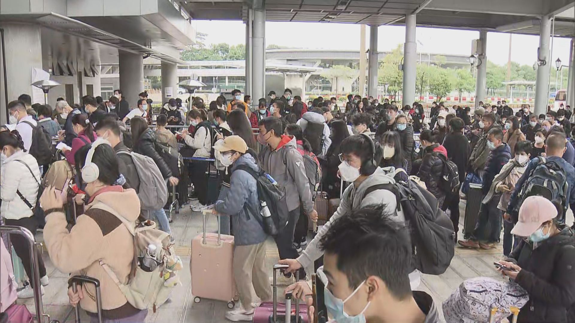 大批市民回鄉度歲　多個陸路口岸出現人潮