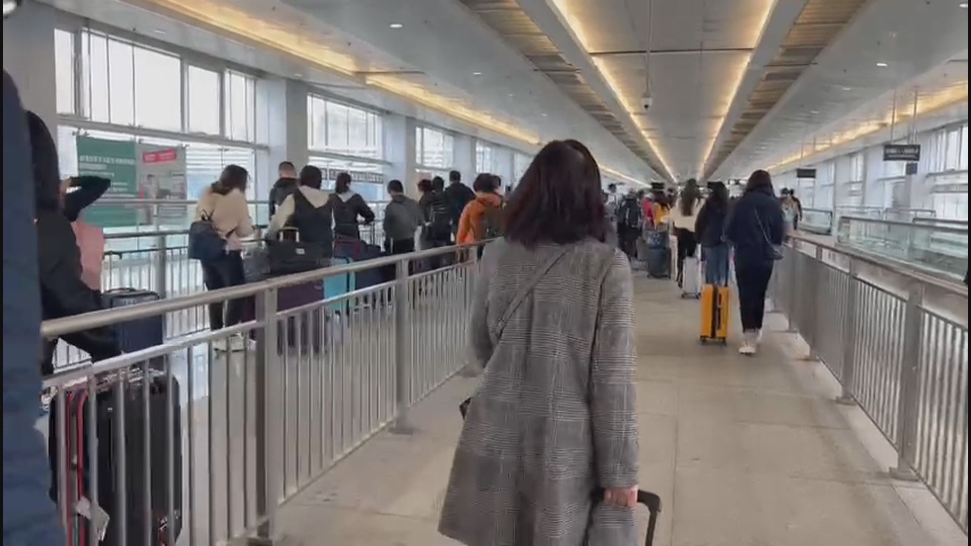 大批市民回鄉度歲　多個陸路口岸出現人潮