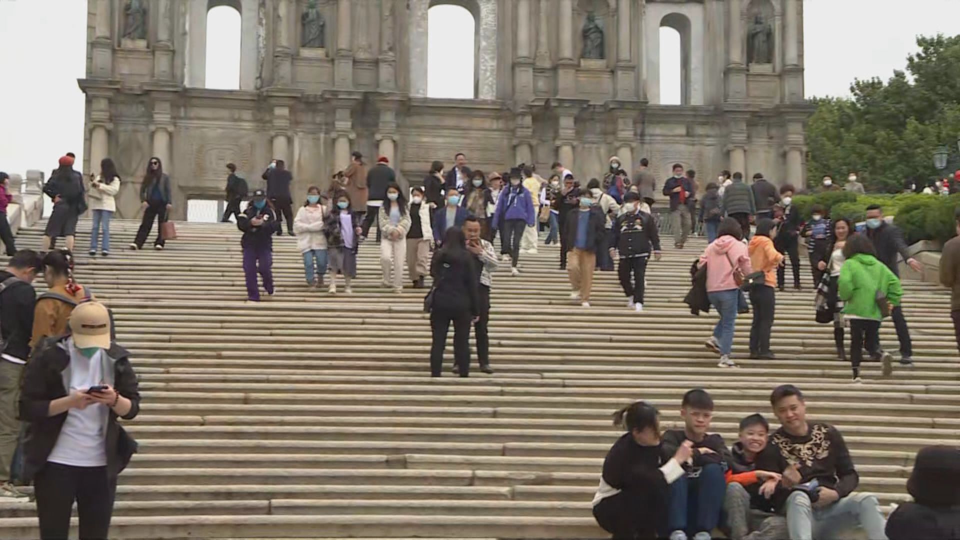 澳門首日免檢測隔離入境　多名港人乘首班船「過大海」