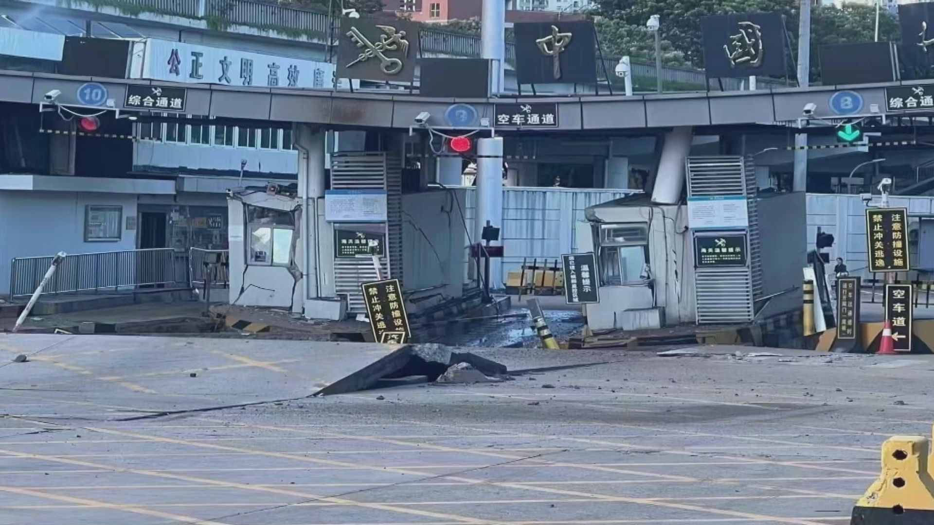 文錦渡口岸地面沉降暫停入境客貨車通關 早上有工人搶修