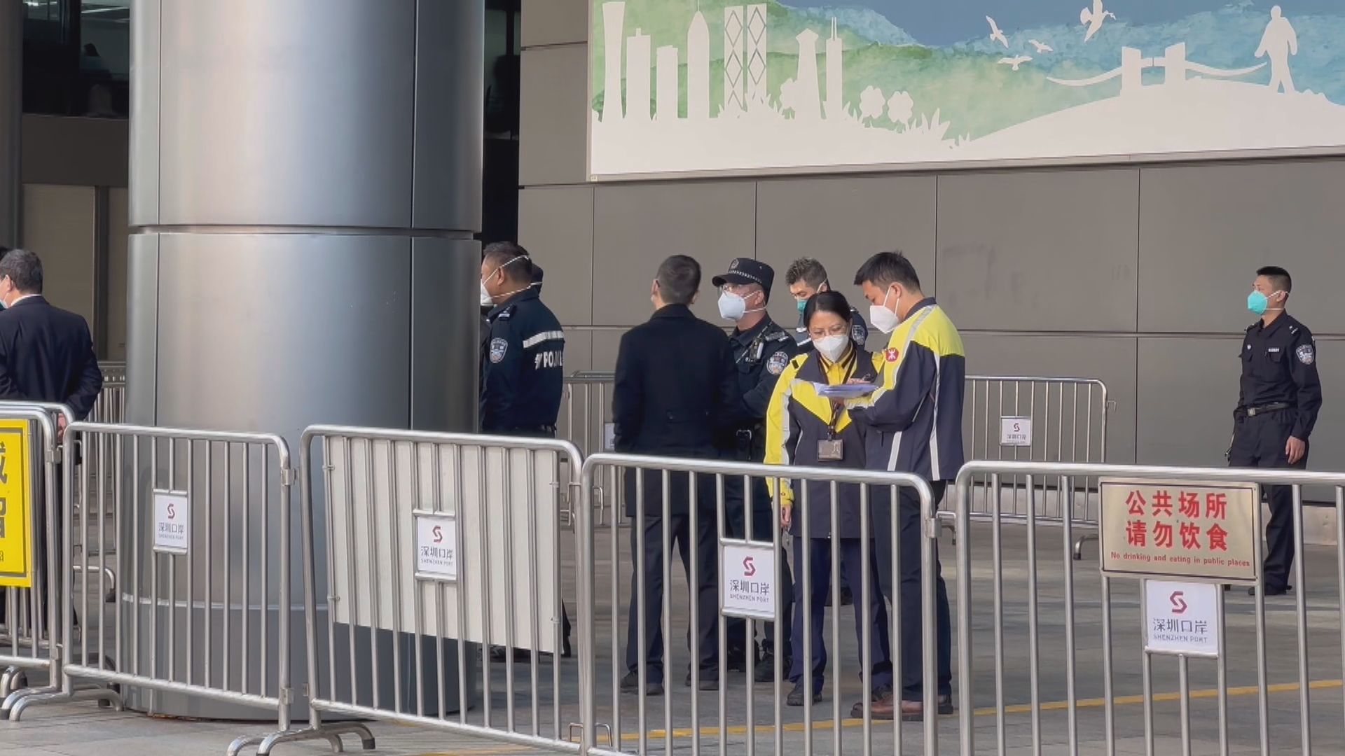 深圳福田口岸人員為通關作最後準備　商舖冀生意改善