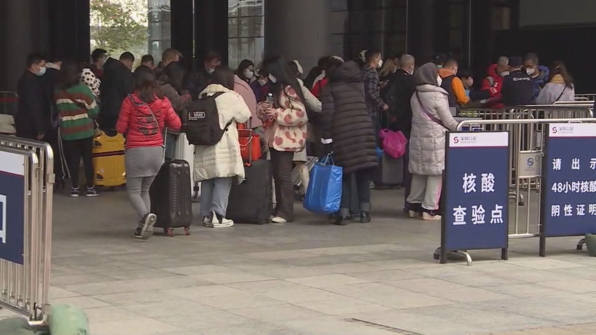 市民內地度歲後回港　稱核酸檢測麻煩望取消