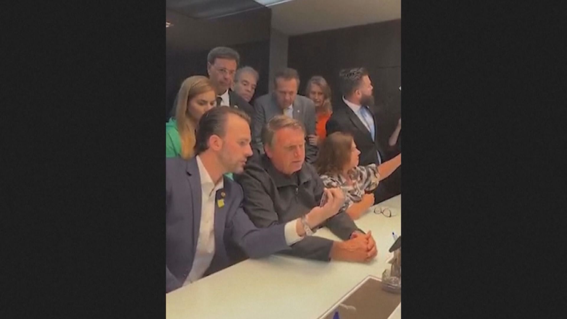 博索納羅在美逗留近三個月後返回巴西