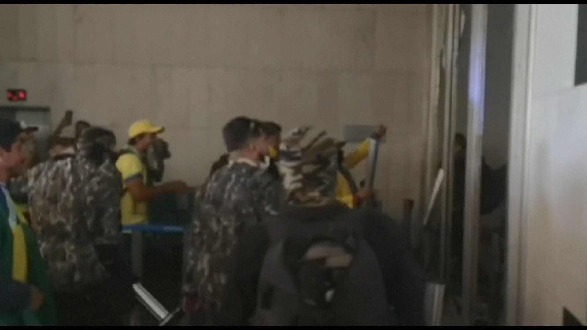 巴西派員清拆前總統支持者營地　總統、國會及法院譴責衝擊國會事件