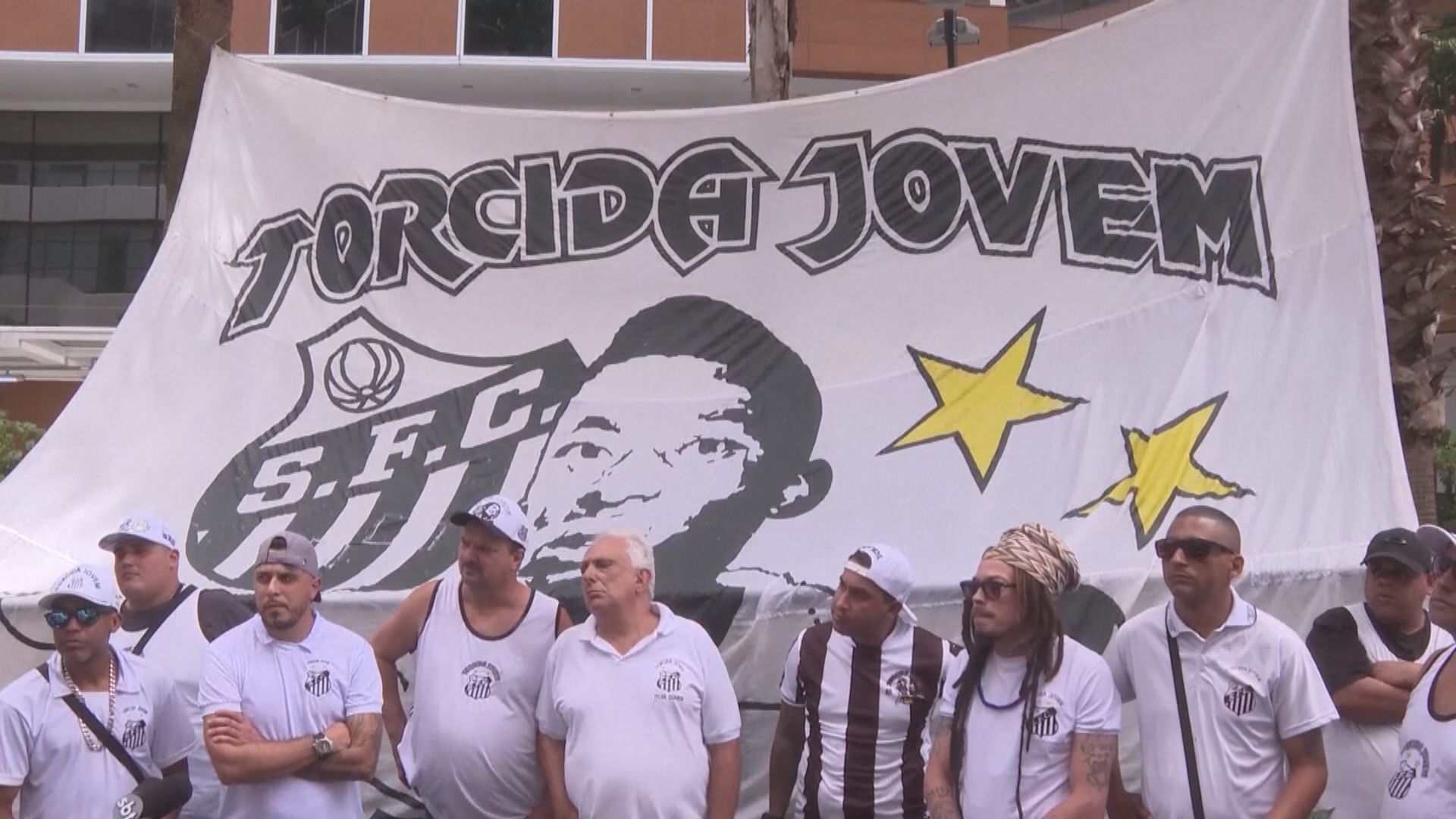 民眾到比利所住醫院聚集　祝願早日康復