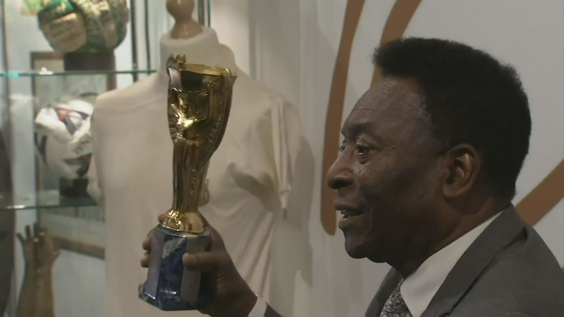 球王比利病情惡化影響腎臟及心臟功能