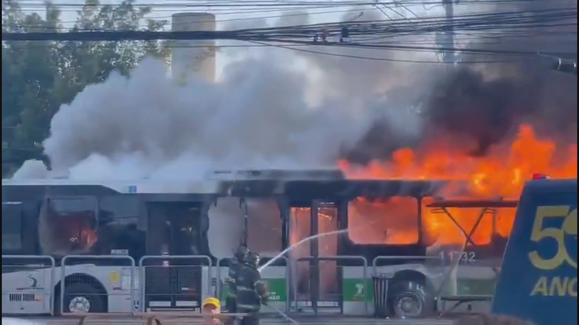 巴西聖保羅小型飛機墜毀繁忙馬路　兩死六傷