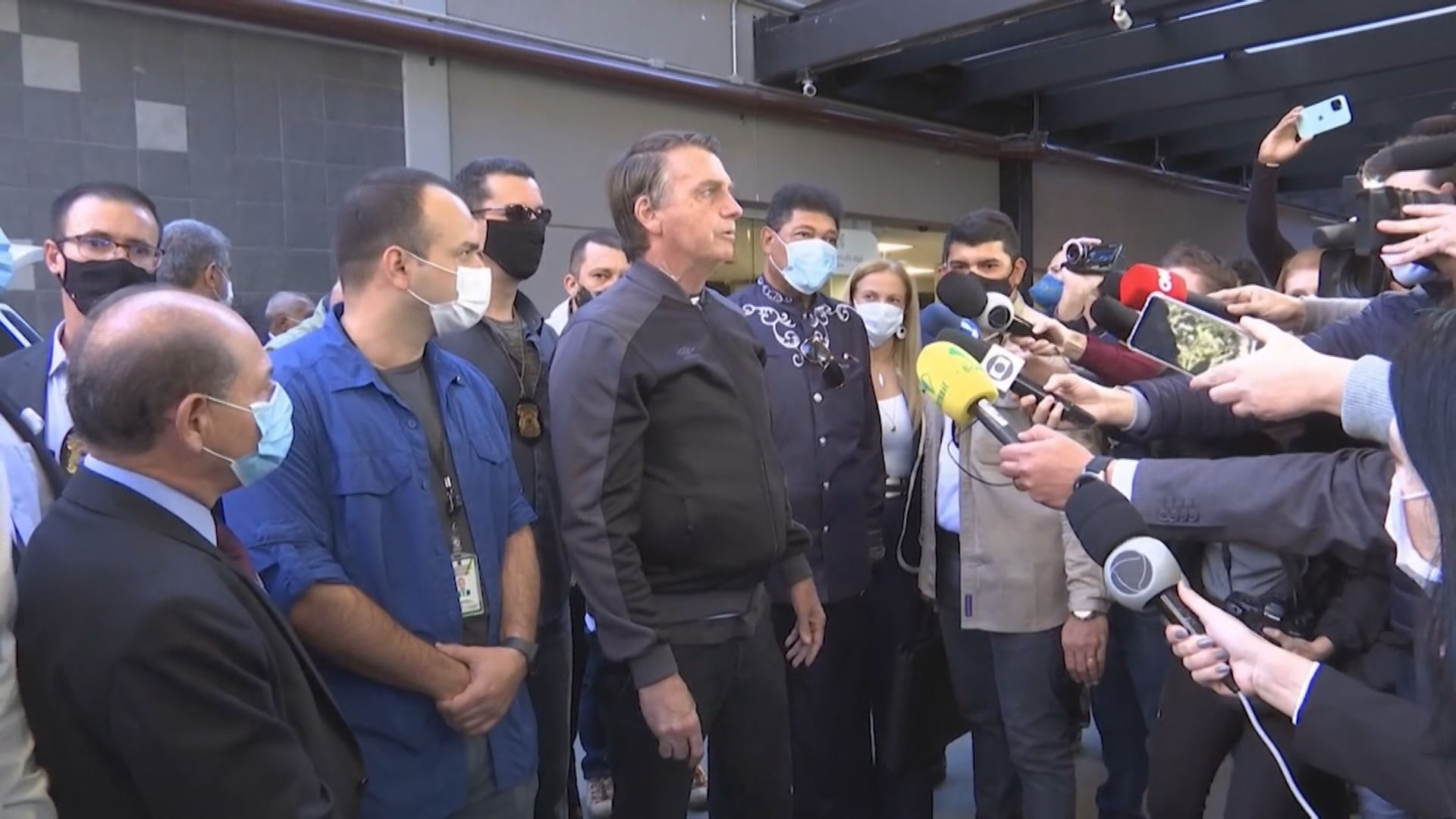 腸阻塞及持續打嗝　巴西總統博索納羅病情好轉出院