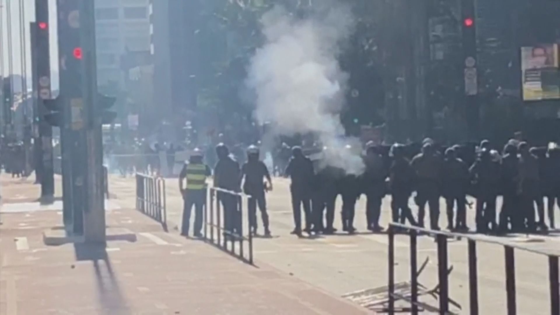 巴西多處有支持及反總統示威