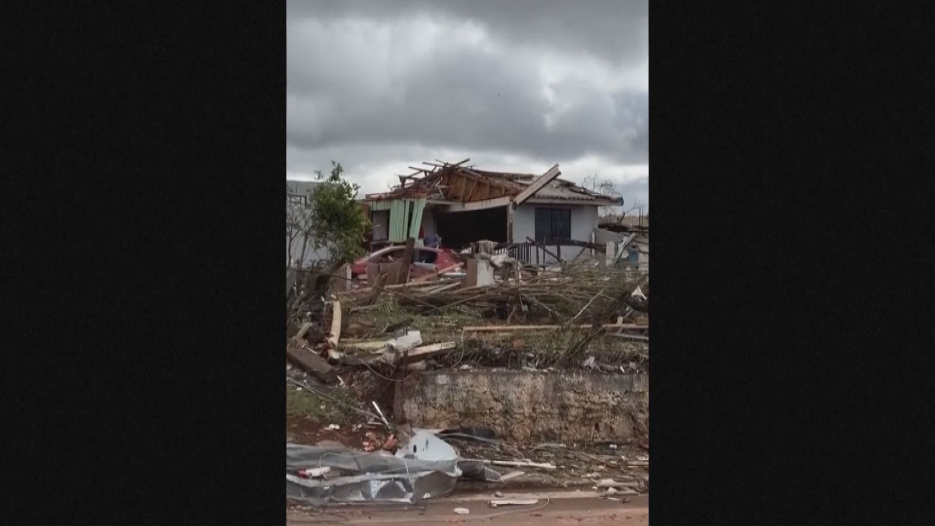 巴西遭龍捲風吹襲　最少造成6死逾400人傷