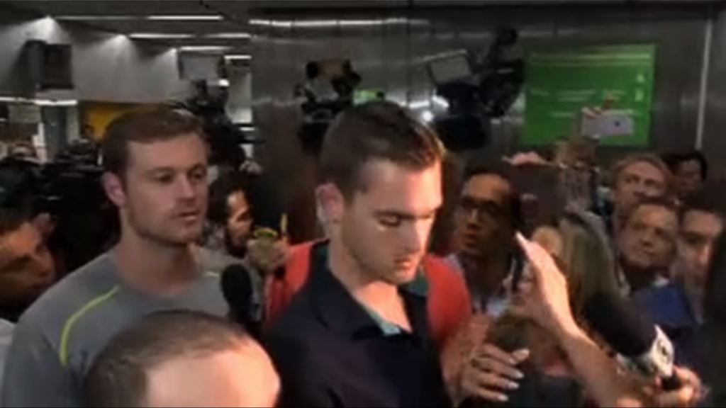 美兩泳手里約機場被扣留問話