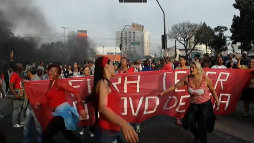 巴西民眾示威反對彈劾羅塞夫