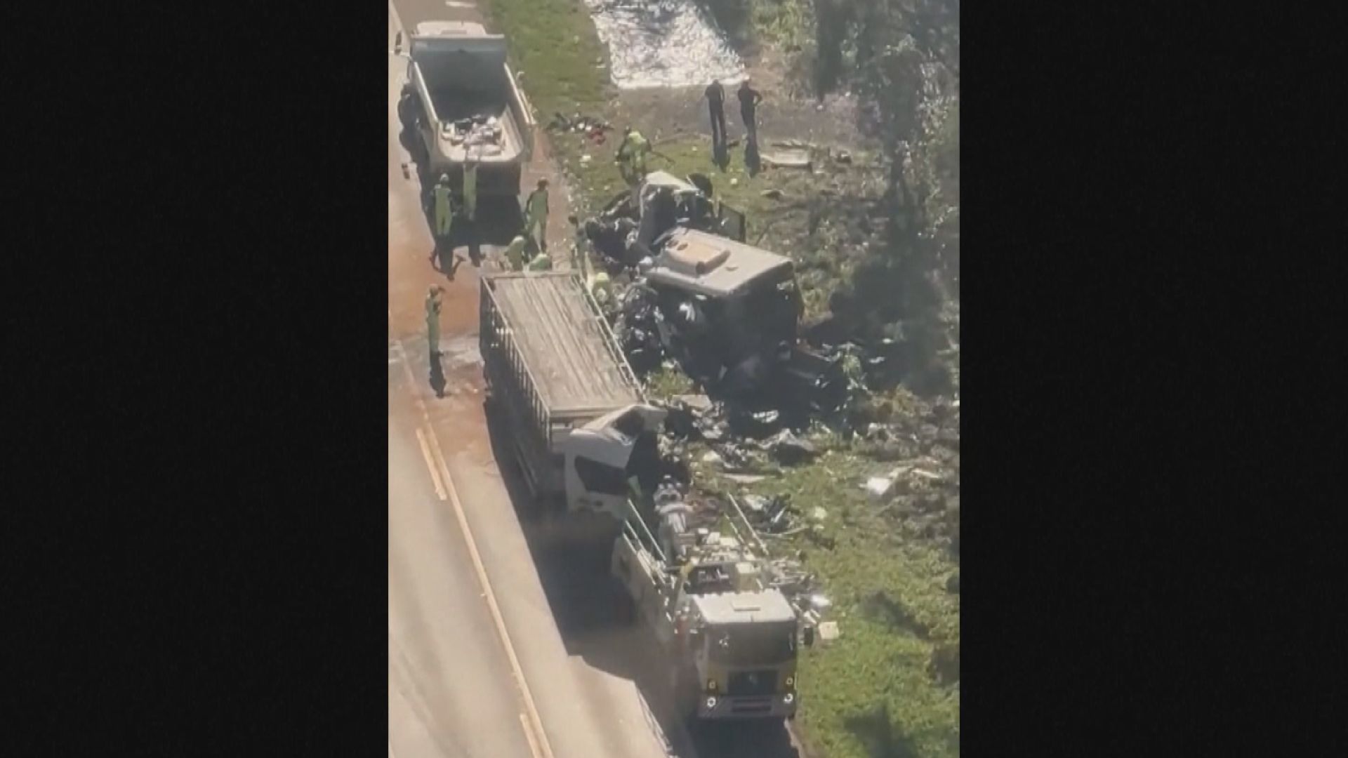 巴西南部小巴與貨車迎頭相撞　23死5傷