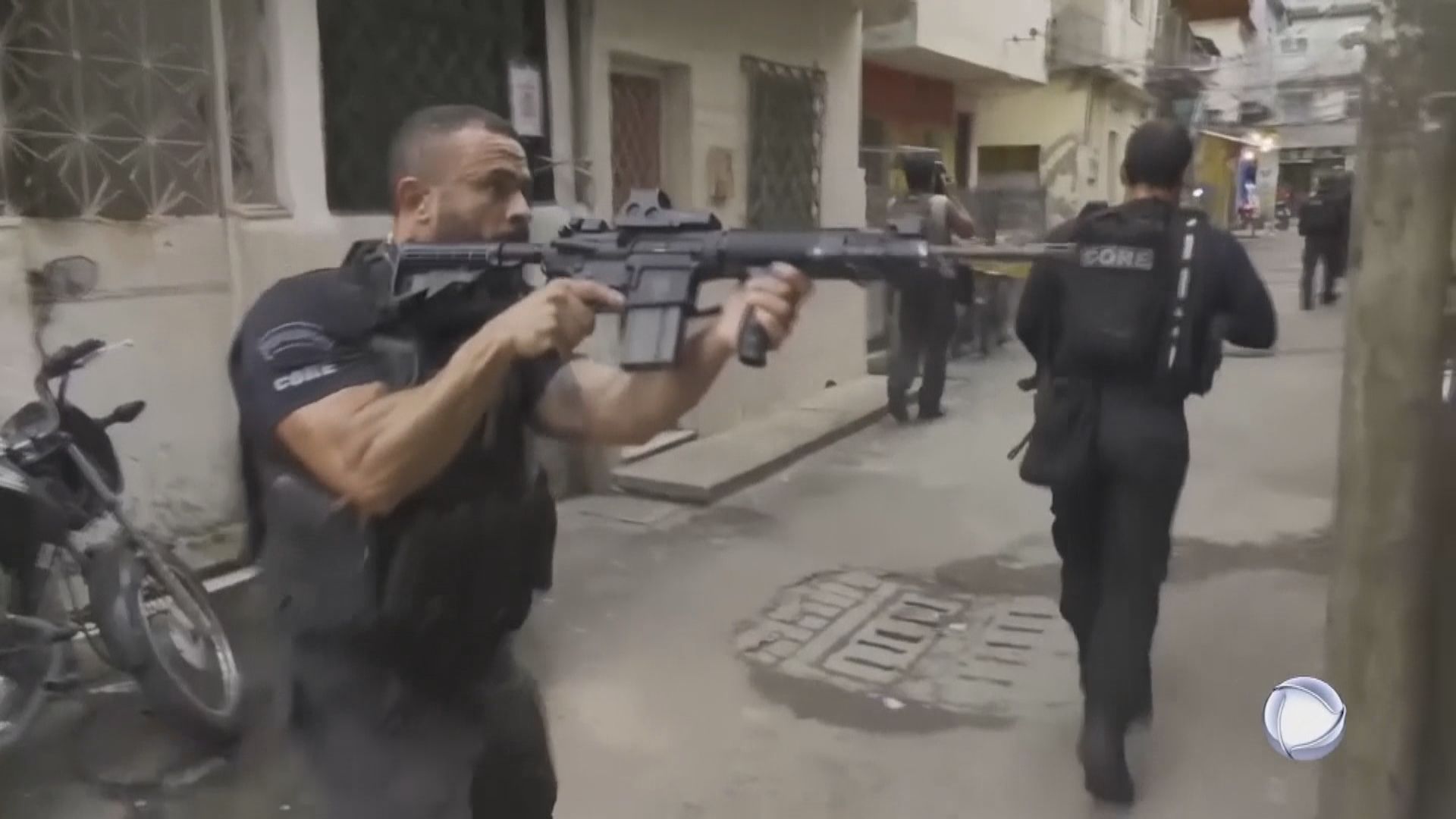 巴西里約警方與毒販槍戰　至少25人死亡